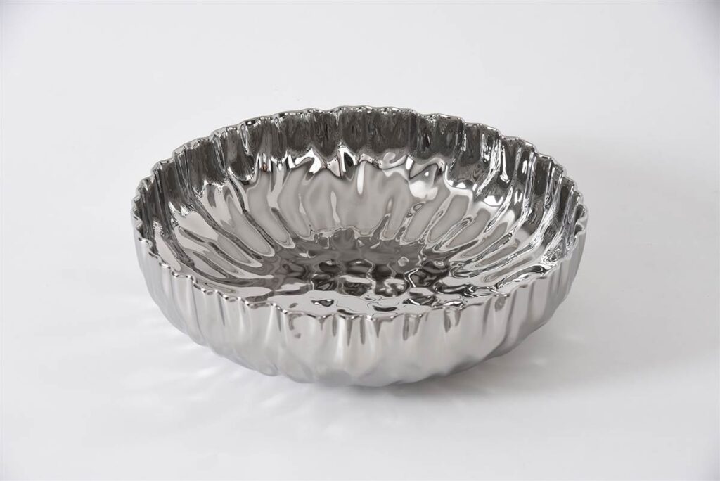 Known as “the Ashley Piece” and popular with Ashleyeliyahu2.0, the Pampa Bay Mascali Argento Extra Large Shallow Bowl goes beautifully from oven to table. Crafted from high-fired porcelain with a luxurious silver-tone finish, this 16-inch serving bowl is oven safe up to 500°F, dishwasher safe, freezer safe, stain resistant, and tarnish free. An elegant choice for family-style meals, entertaining, and gifts for the home, with nationwide delivery from The Pampered Professional.