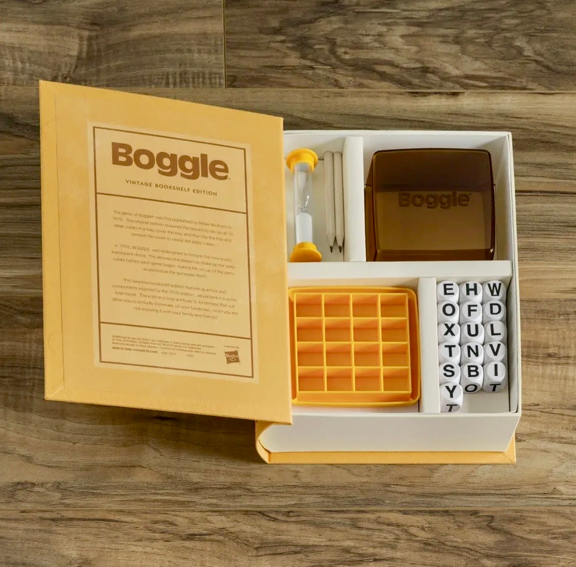 Boggle Vintage Bookshelf Game